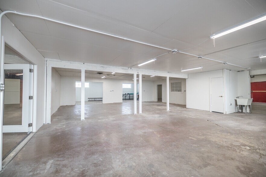 More Photos Of 2423 W Campbell Ave, Phoenix Warehouse For Sale