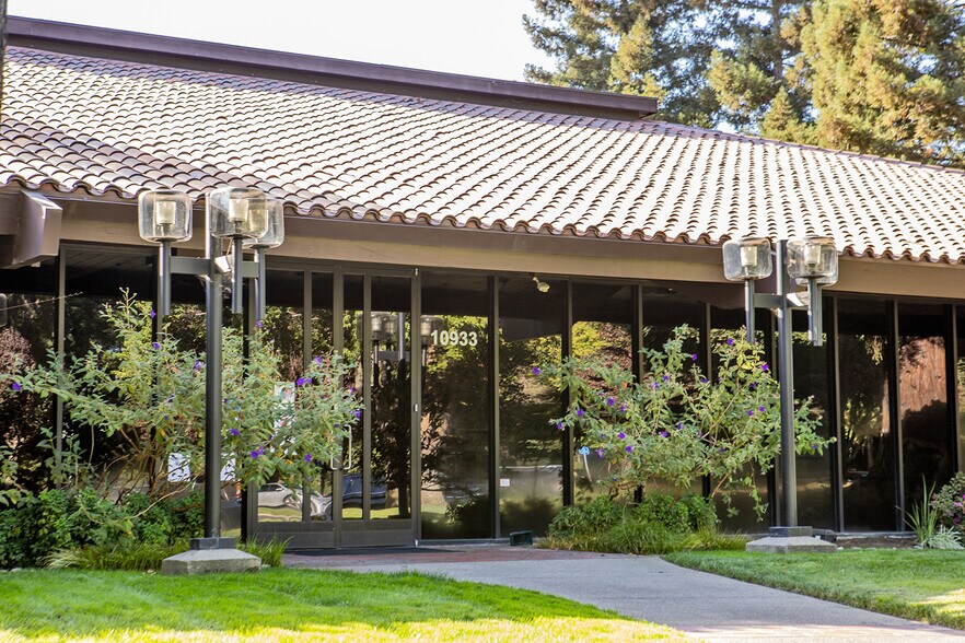 More Photos Of 10933 Trade Center Dr, Rancho Cordova Office For Lease