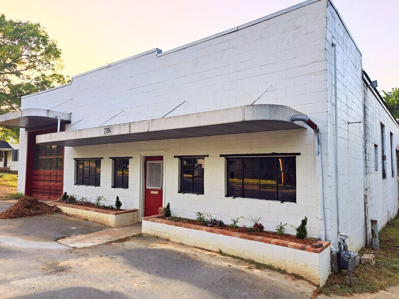 Primary Photo Of 2706 W 11th St, Little Rock Light Manufacturing For Sale