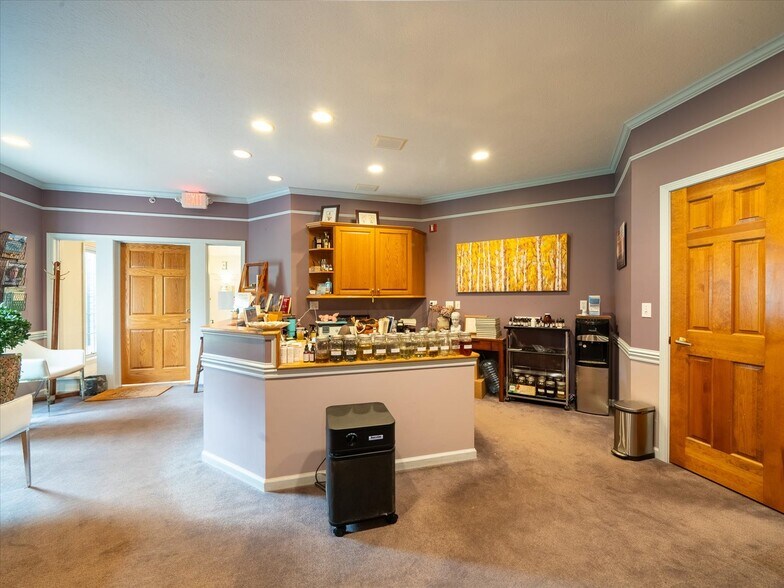 More Photos Of 55 Sullys Trl, Pittsford Office For Lease