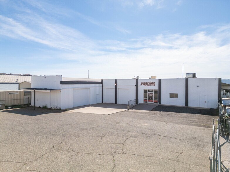 More Photos Of 298 N Industrial Rd, Saint George Distribution For Lease