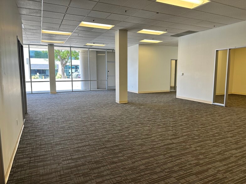 More Photos Of 28159 Avenue Stanford, Valencia Light Distribution For Lease