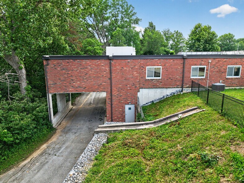 More Photos Of 106 Hospital Dr, Smithville Assisted Living For Sale