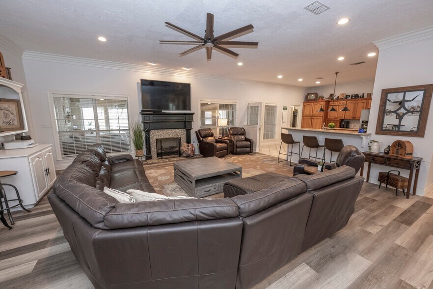 More Photos Of 1440-A TX-237, Round Top Flex For Sale