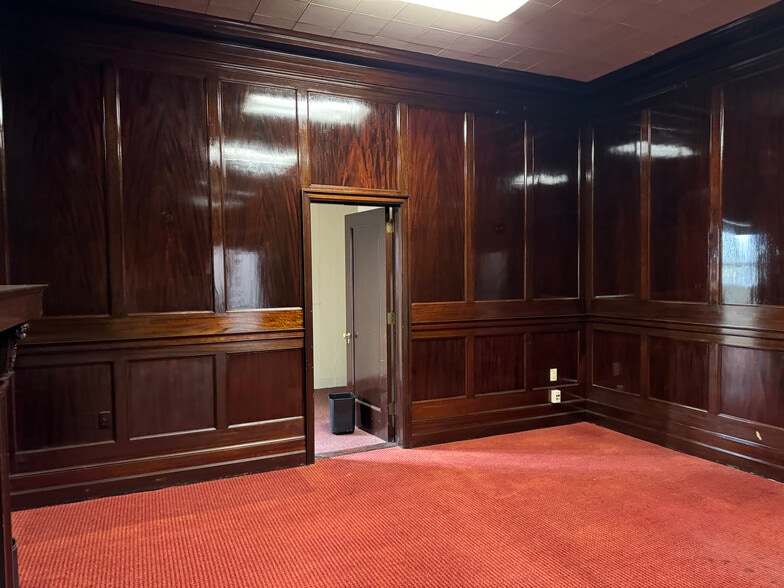 More Photos Of 305-307 E Main St, Front Royal Office For Sale