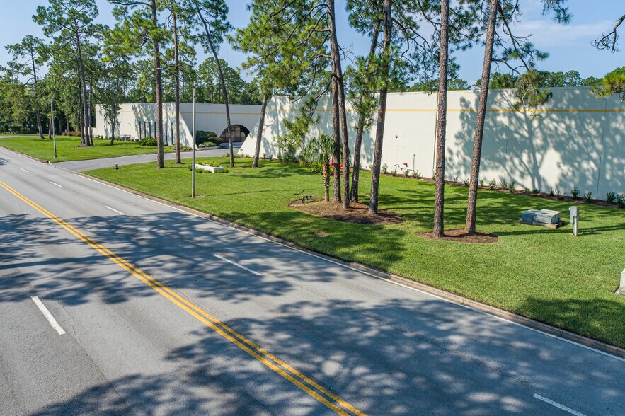 More Photos Of 7970 Bayberry Rd, Jacksonville Warehouse For Lease