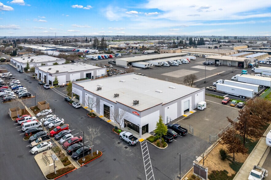 More Photos Of 9743 Kent St, Elk Grove Warehouse For Lease