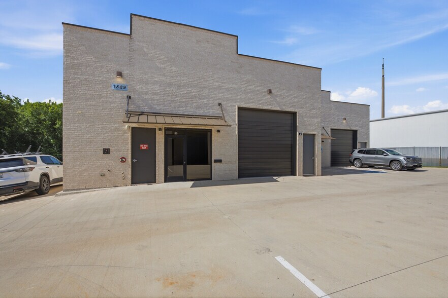 More Photos Of 1821 John McCain Rd, Colleyville Flex For Lease