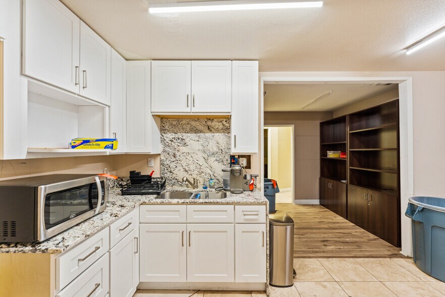 More Photos Of 2701-2715 Saturn St, Brea Light Distribution For Sale