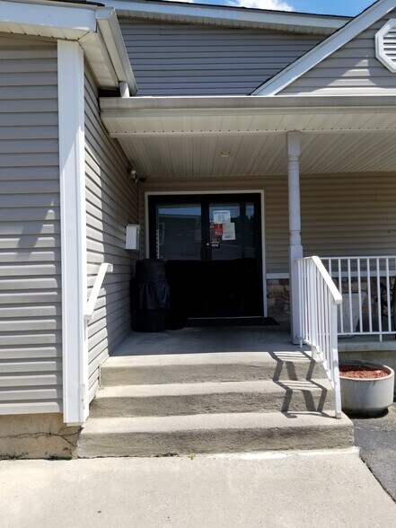 More Photos Of 1402 S Main St, Phillipsburg Storefront Retail Residential For Lease