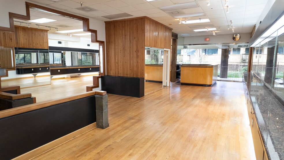 More Photos Of 7520 Perkins Rd, Baton Rouge General Retail For Sale