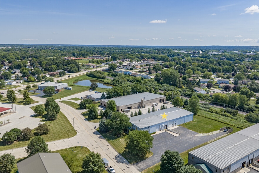 More Photos Of 1725 Suburban Dr, De Pere Manufacturing For Sale