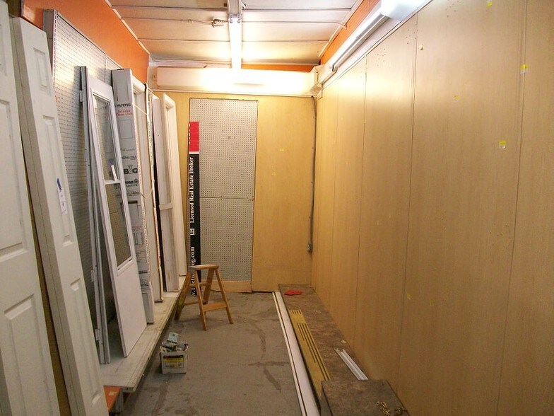 More Photos Of 124 Bushnell Plz, Bushnell Storefront Retail Office For Sale