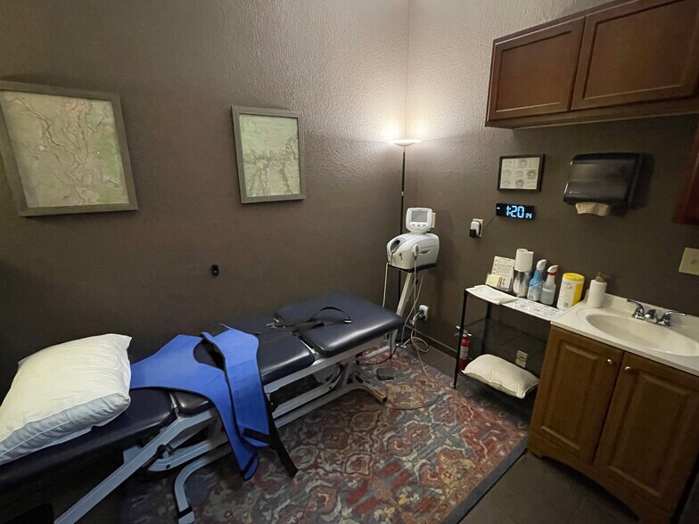 More Photos Of 1585 S Plaza Way, Flagstaff Light Distribution For Lease