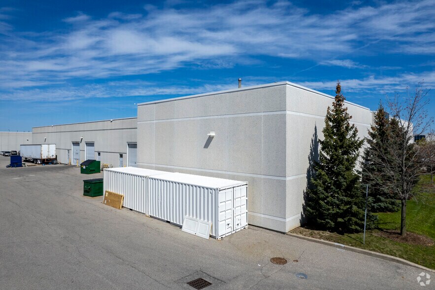 More Photos Of 3615 Laird Rd, Mississauga Showroom For Lease