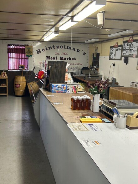 More Photos Of 124 Mahoning Dr E, Lehighton Storefront For Sale