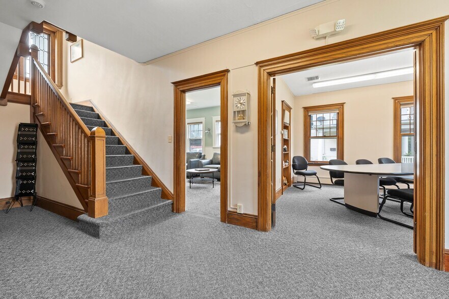 More Photos Of 110 Main St, Manchester Office Residential For Sale