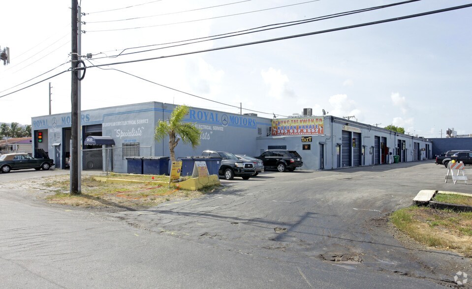 Primary Photo Of 2610-2632 NE 188th St, Miami Service For Lease