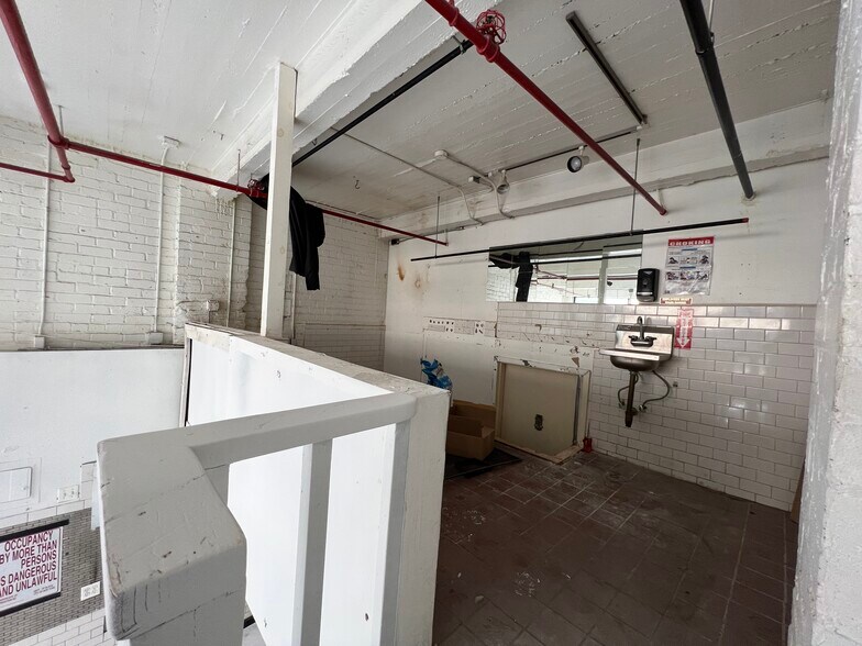More Photos Of 248 McKibbin St, Brooklyn Apartments For Lease
