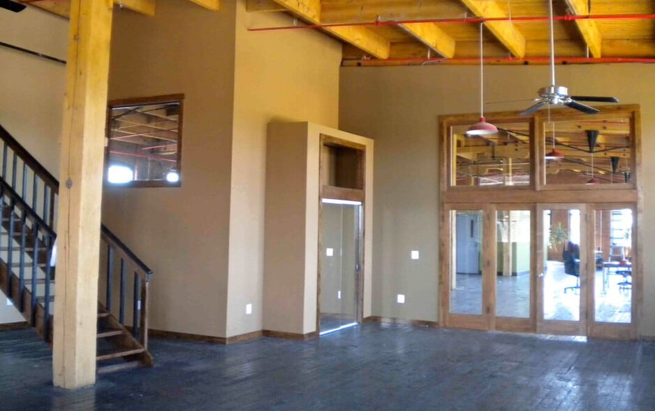 More Photos Of 3143 W 33rd St, Cleveland Loft Creative Space For Lease