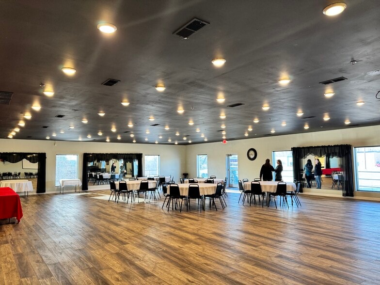 More Photos Of 6208 Crestwood Sta, Crestwood Medical For Lease