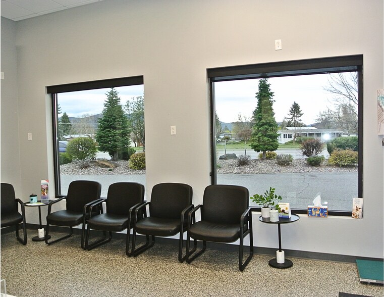 More Photos Of 19223-19225 E Appleway Ave, Spokane Valley Freestanding For Lease