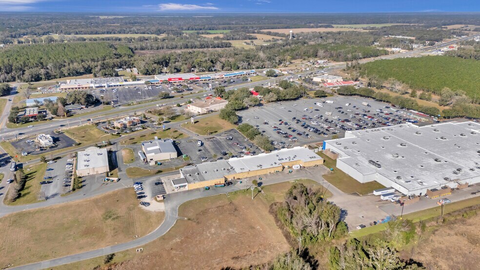 More Photos Of 2197 NW 11th Dr, Chiefland Storefront For Lease