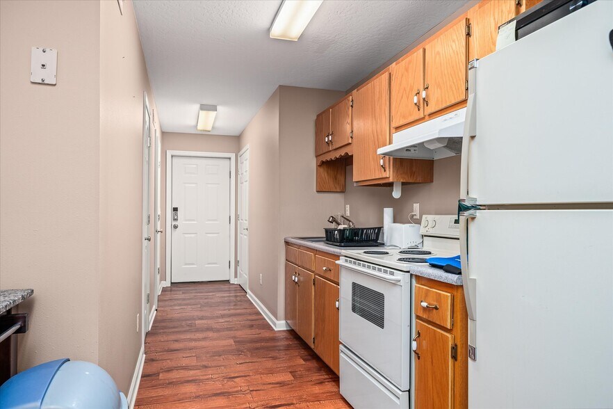 More Photos Of 1307 West Ave, Crossville General Retail For Lease