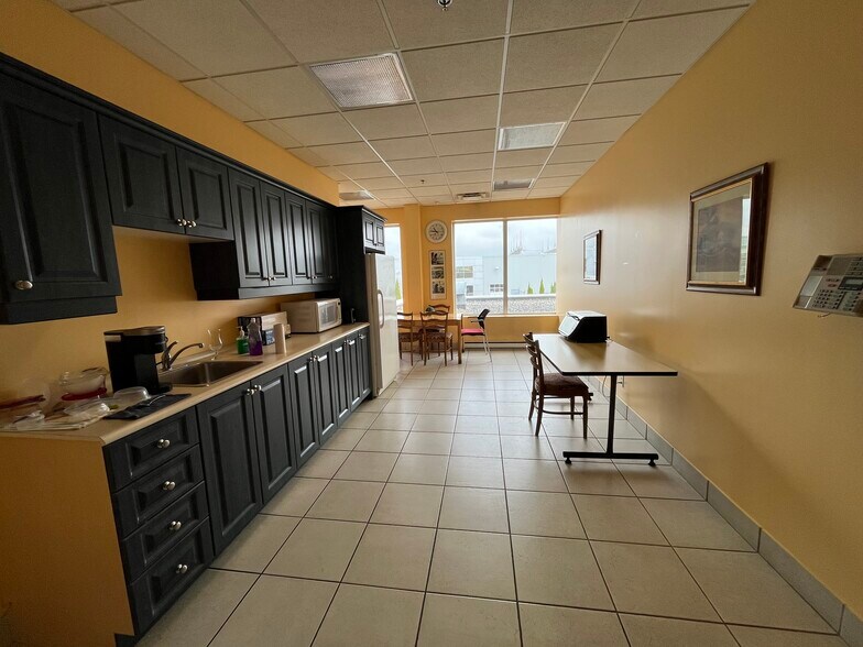 More Photos Of 4040 Rue Jean-Talon O, Montréal Flex For Lease