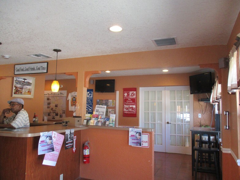 More Photos Of 901 Avenue D, Fort Pierce Restaurant For Lease