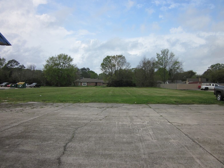 More Photos Of 311 S Burnside Ave, Gonzales Freestanding For Lease