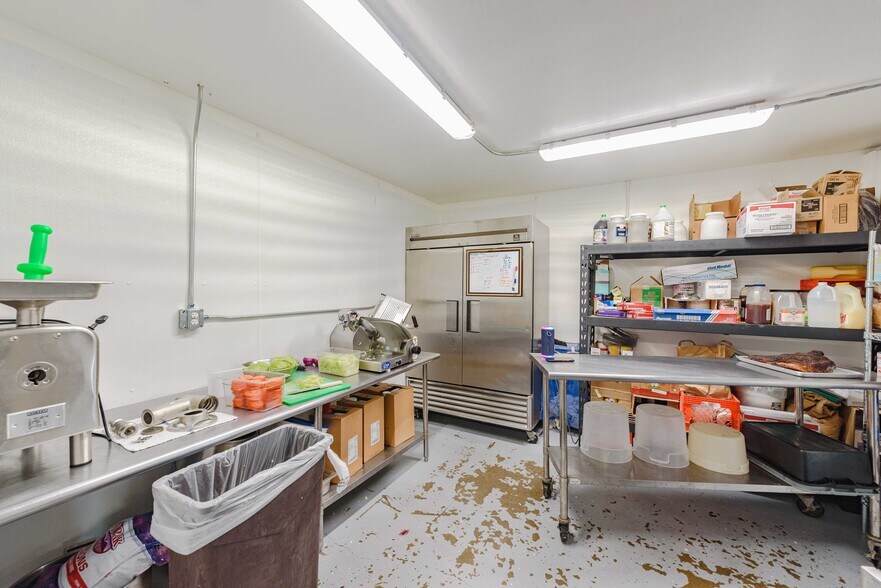 More Photos Of 75310 US HIGHWAY 101, Reedsport General Retail For Sale