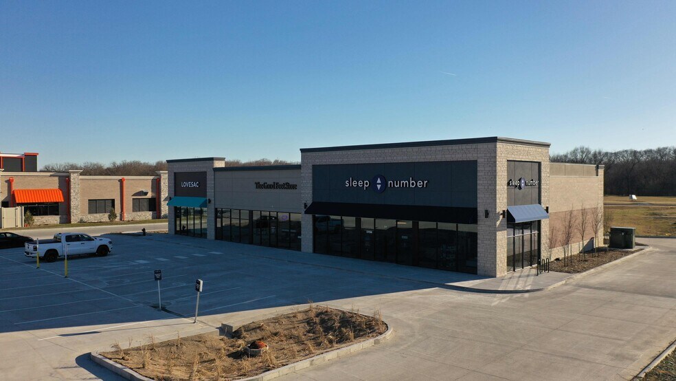 More Photos Of 2655 James St, Coralville Storefront Retail Office For Lease
