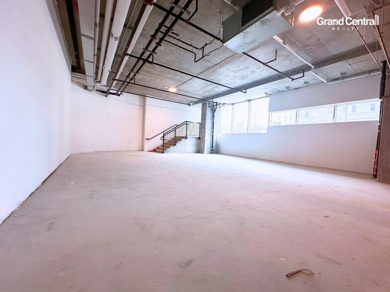 More Photos Of 9686 137 St, Surrey Office For Sale