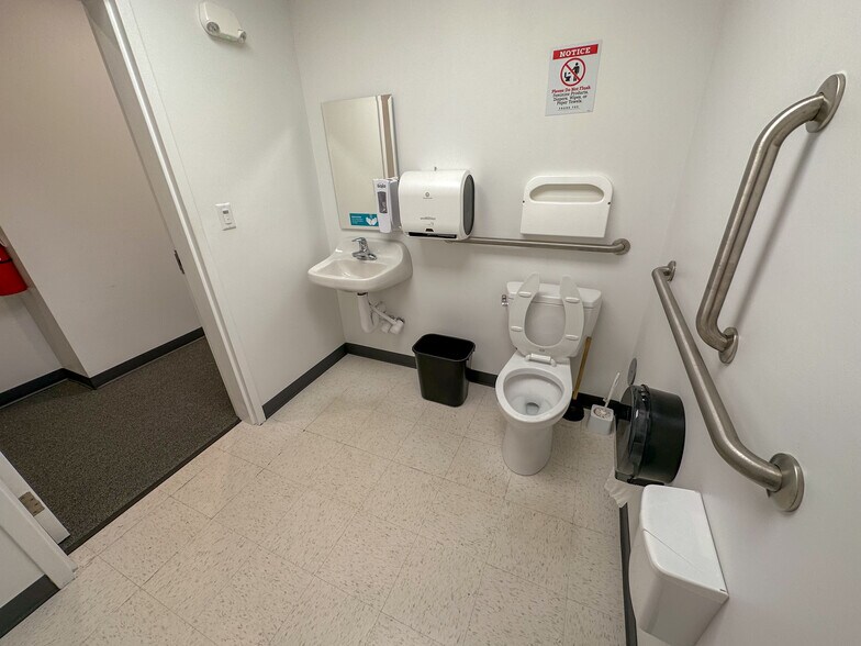 More Photos Of 1514-1528 W Springfield Rd, Taylorville Unknown For Lease