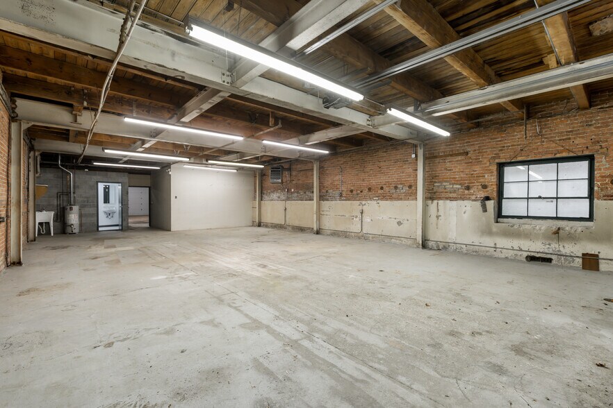 More Photos Of 414 N Carpenter St, Chicago Unknown For Lease