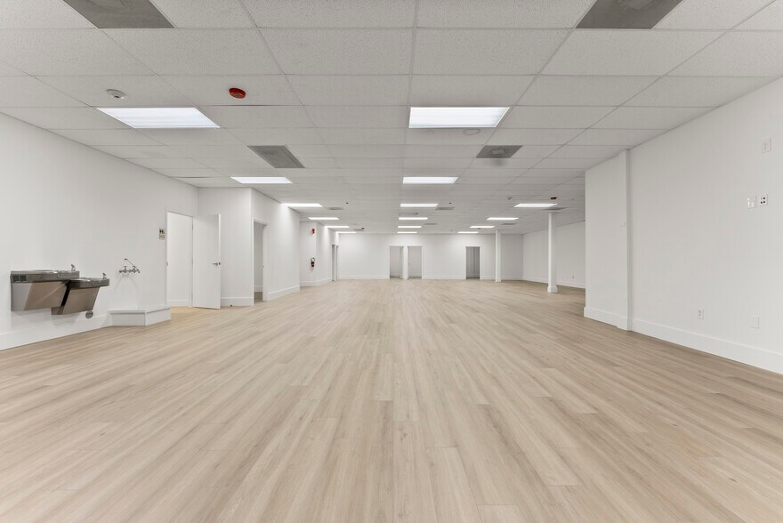 More Photos Of 2000 N Federal Hwy, Delray Beach General Retail For Lease