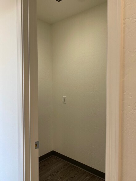 More Photos Of 5700 W Olive Ave, Glendale Medical For Lease