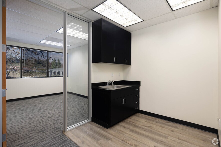 More Photos Of 30012 Ivy Glenn Dr, Laguna Niguel Office For Lease