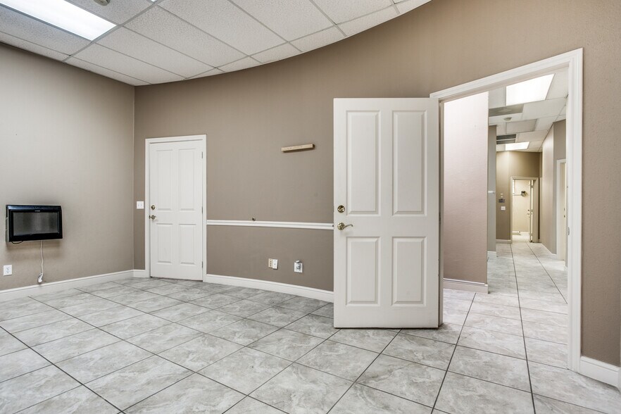 More Photos Of 605-607 6th St N, Texas City Restaurant For Sale