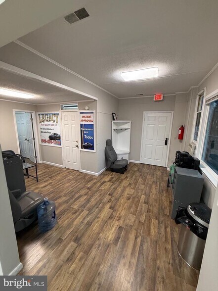 More Photos Of 476-486 Cambridge St, Fredericksburg Auto Dealership For Lease