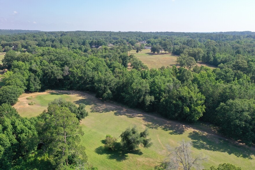 More Photos Of 2130 Country Club Rd, Palestine Golf Course Driving Range For Sale