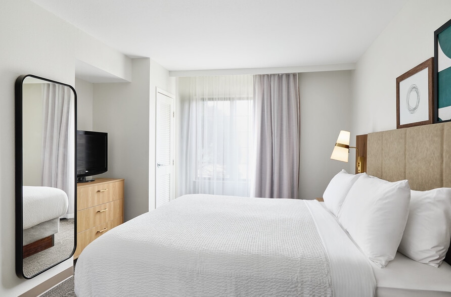 More Photos Of 300 W Romeo B Garrett Ave, Peoria Hotel For Sale
