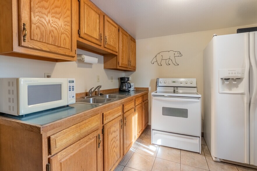More Photos Of 416 Grand Ave, Grand Lake Hotel For Sale