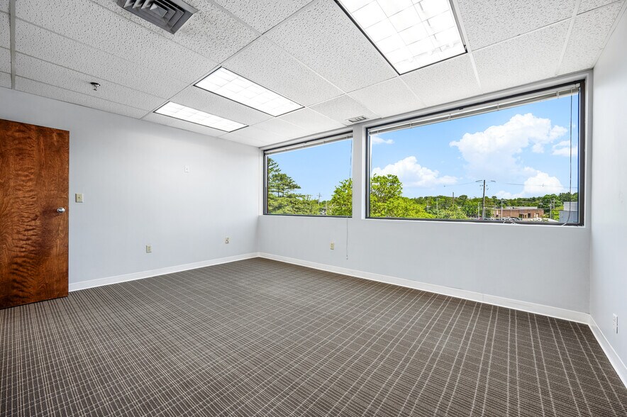 More Photos Of 55 Accord Park Dr, Rockland Office For Lease