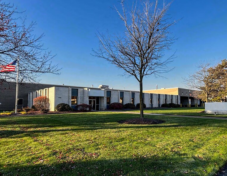 Primary Photo Of 15501 Industrial Pky, Cleveland Manufacturing For Sale