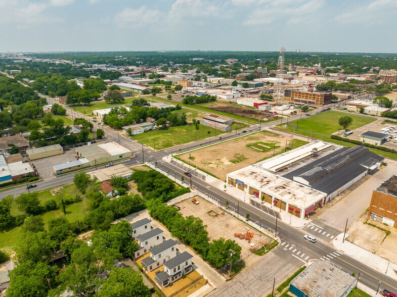 More Photos Of 511 S 10th St, Waco Specialty For Sale