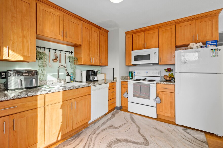 More Photos Of 12437 SW Hall Blvd, Tigard Apartments For Sale