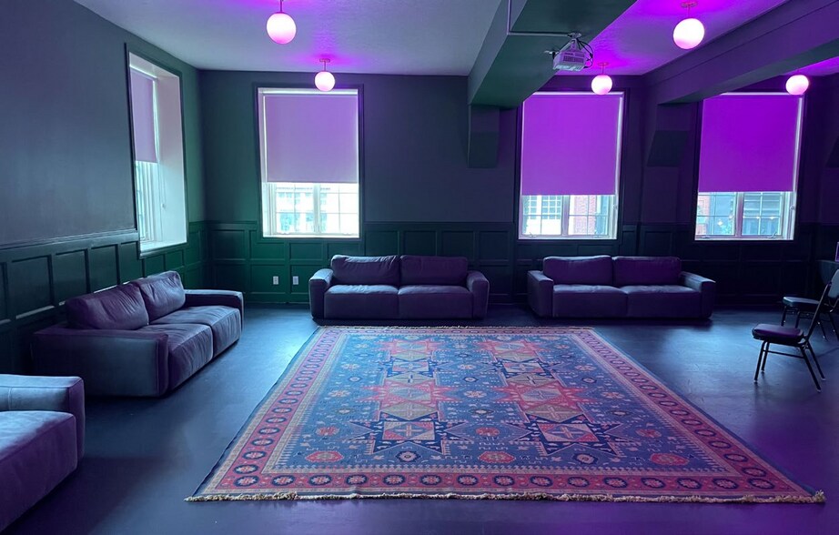 More Photos Of 615 SE Alder St, Portland General Retail For Sale