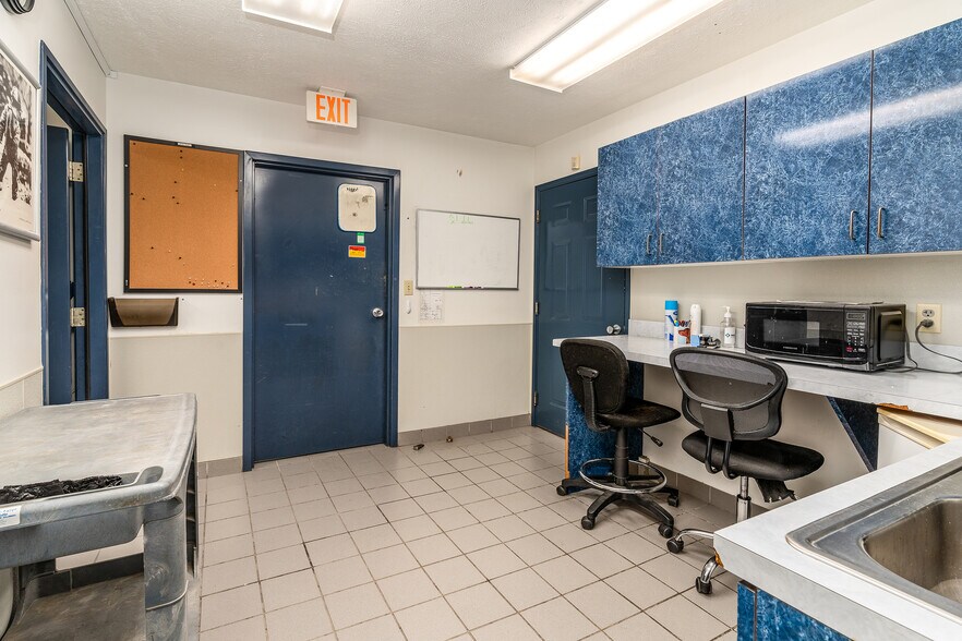 More Photos Of 602 S Court St, Marion Office For Sale